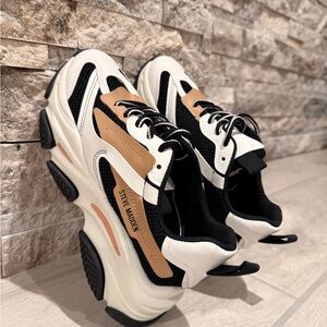 Steve Madden Women's Chunky Trainer in Black, White & Tan